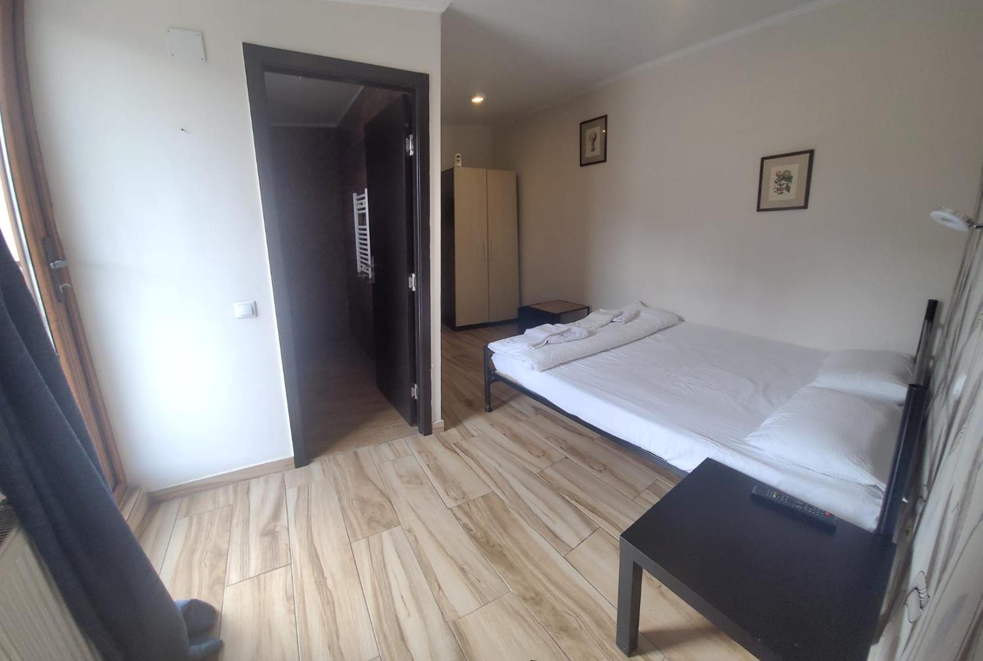 Byzanthin Hostel Boekarest Buitenkant foto