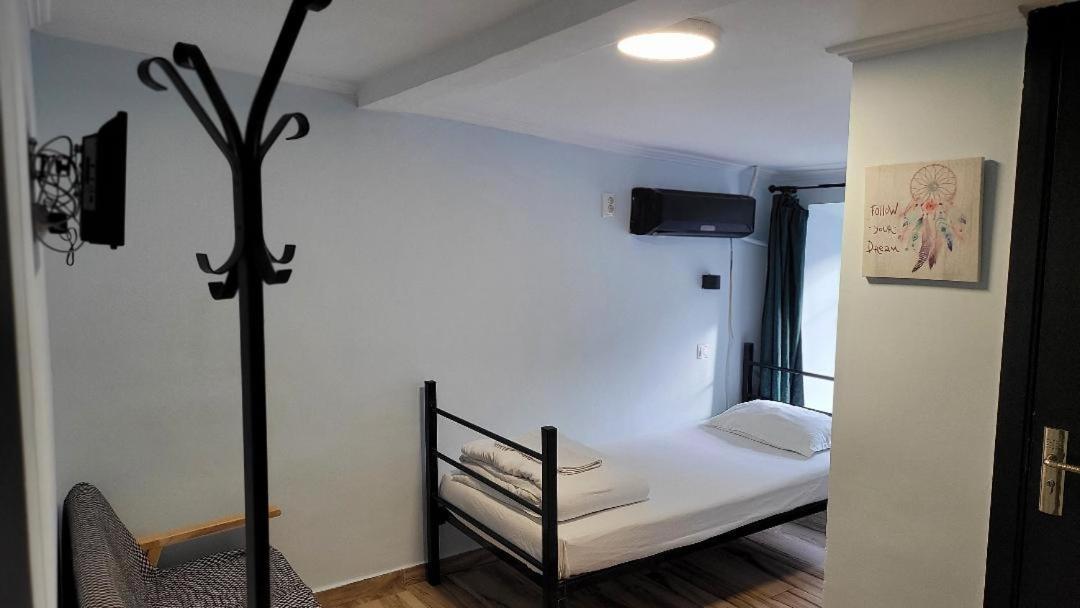 Byzanthin Hostel Boekarest Buitenkant foto