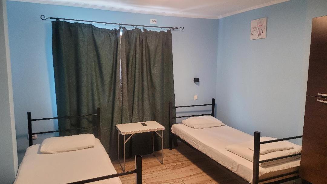 Byzanthin Hostel Boekarest Buitenkant foto