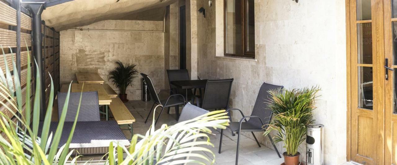 Byzanthin Hostel Boekarest Buitenkant foto